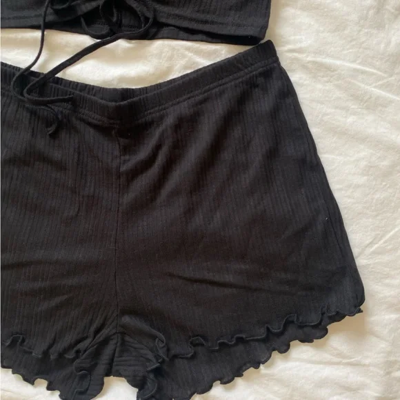 SHEIN Black Ribbed Ruched Crop Top & Shorts Lounge Set - Picture 2 of 7